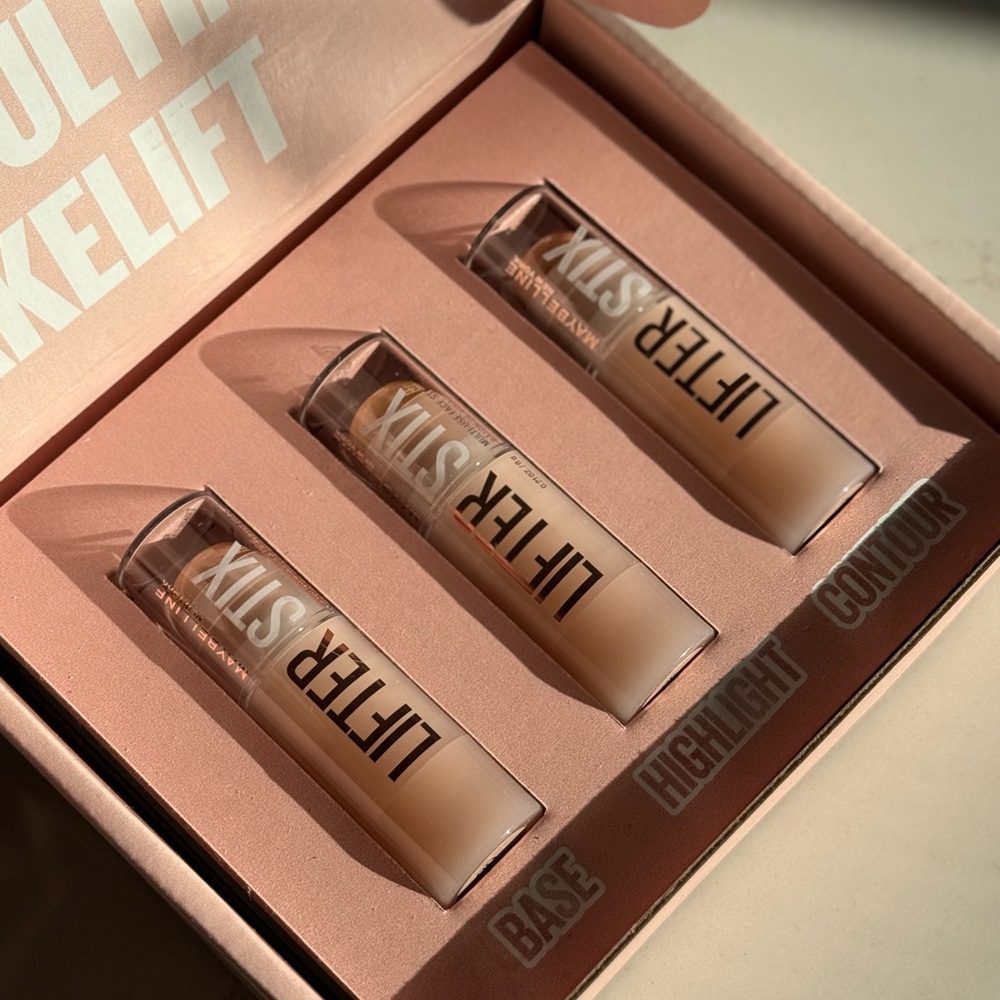 Cream Highlighter Makeup Set for a Radiant Glow